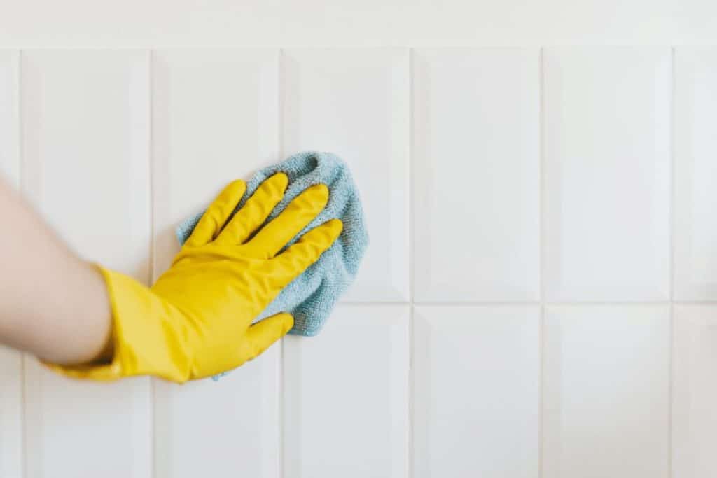 Time-saving cleaning hacks for busy homeowners